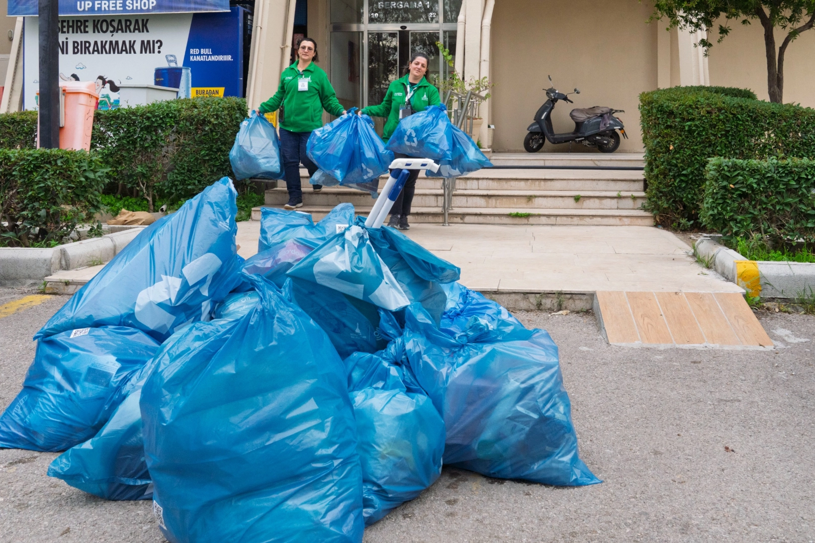 &ldquo;D&ouml;n&uuml;ş&uuml;me Evde Başla&rdquo; İzmir&rsquo;de 8 il&ccedil;e 26 mahalleye ulaştı