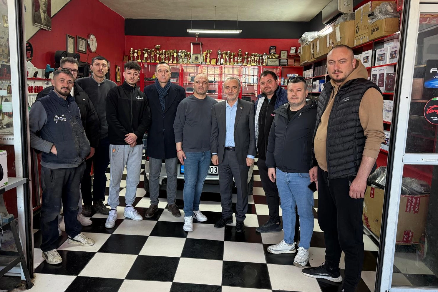 İYİ Partili Akalın&rsquo;dan ara&ccedil; aksesuarı sekt&ouml;r&uuml;ne ziyaret