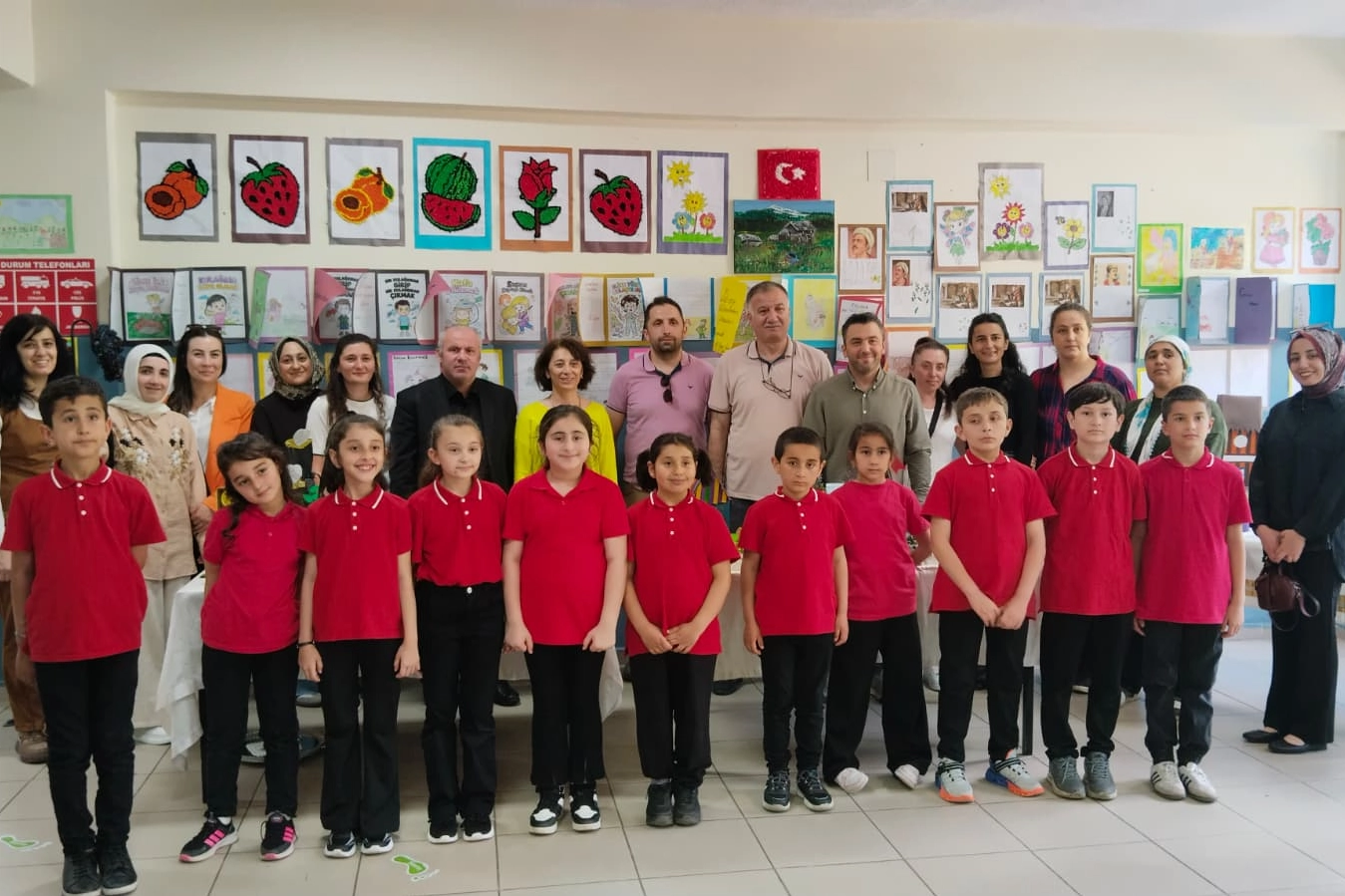 Artvin'de ilkokul &ouml;ğrencilerince hazırlanan sergi b&uuml;y&uuml;k ilgi g&ouml;rd&uuml;