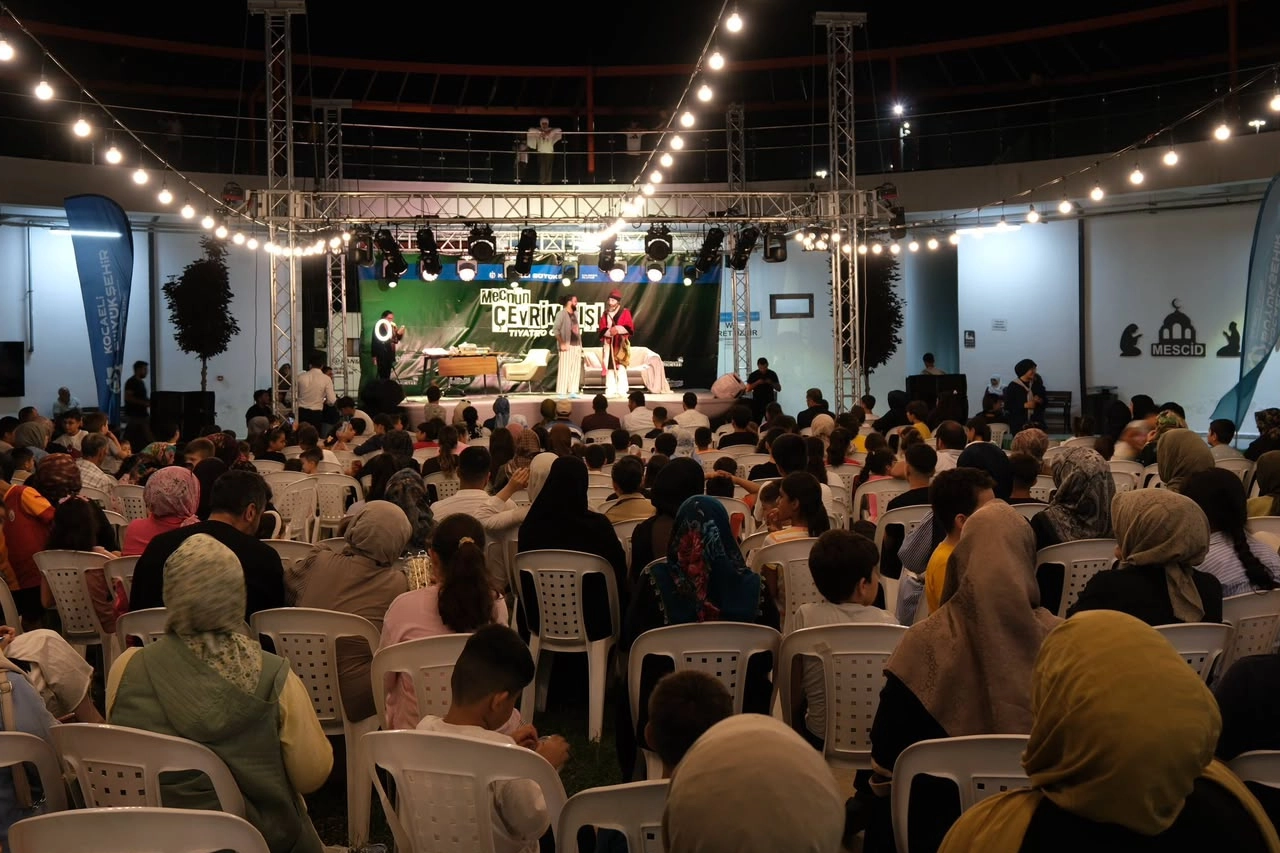 A&ccedil;ık hava tiyatrosu Dilovası&rsquo;nda iz bıraktı