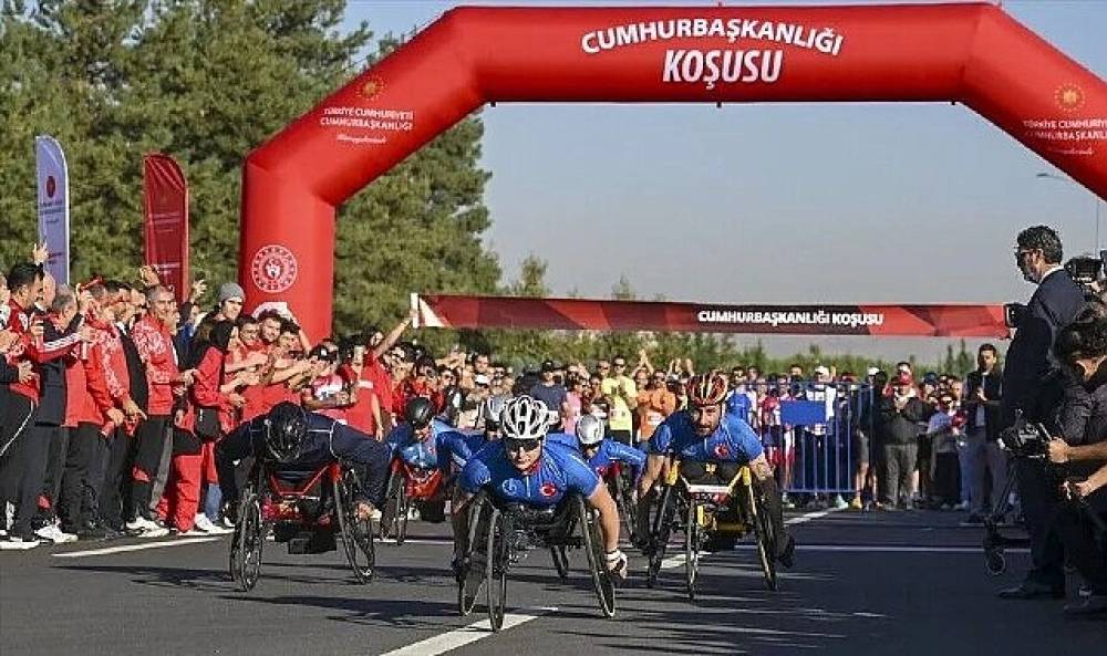 Cumhurbaşkanlığı Yarı Maratonu'nda şampiyonlar Bağcılar'dan &ccedil;ıktı