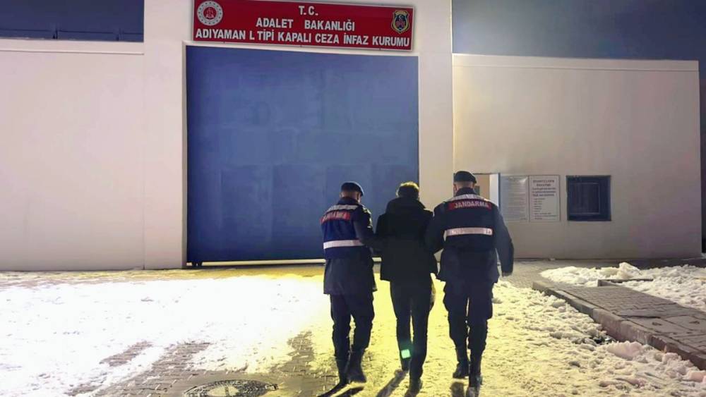 Adıyaman'da jandarmadan aranan şahıslara y&ouml;nelik operasyon: 3 kişi tutuklandı 