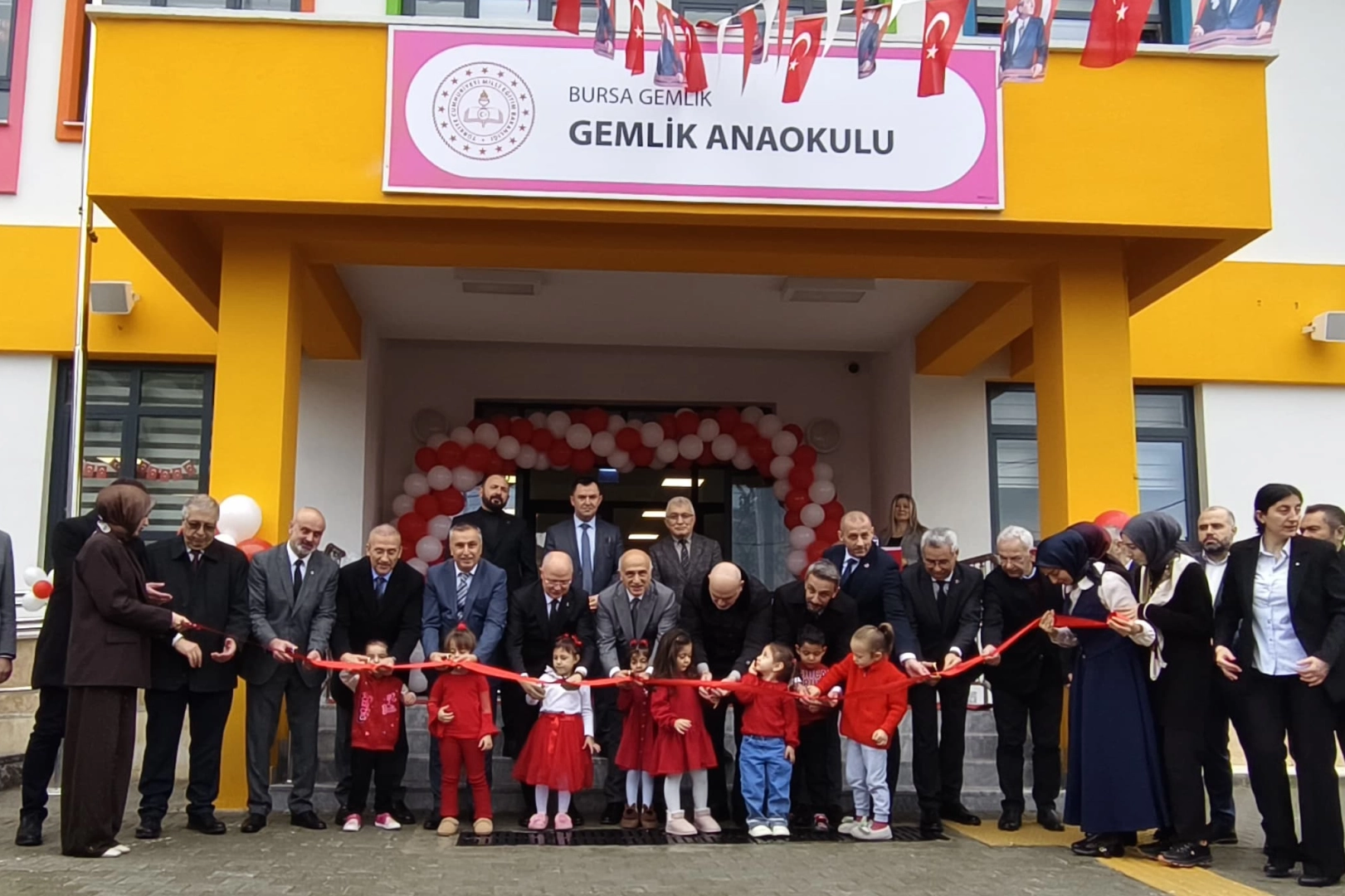 Bursa'da Gemlik il&ccedil;esinde anaokulu t&ouml;renle a&ccedil;ıldı