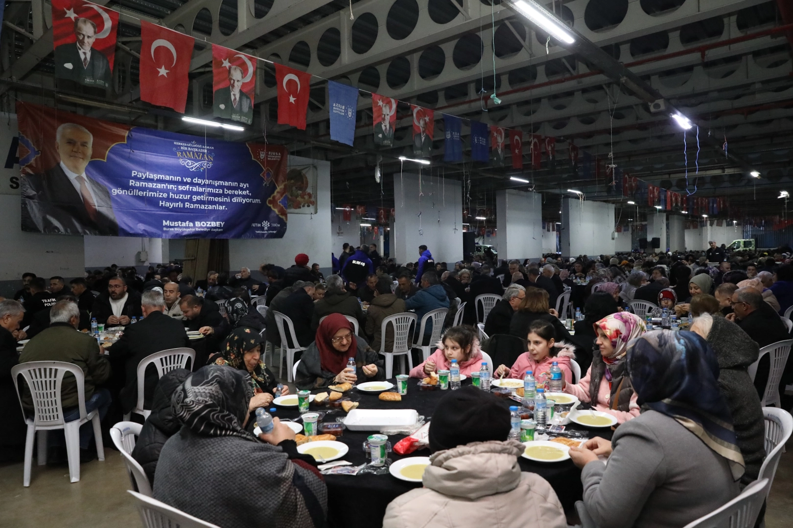 Bursa'da Gemlikliler B&uuml;y&uuml;kşehir'in dayanışma sofrasında