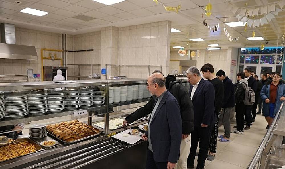 Başkan Pekyatırmacı &Ouml;ğrencilerle Sahur Yaptı