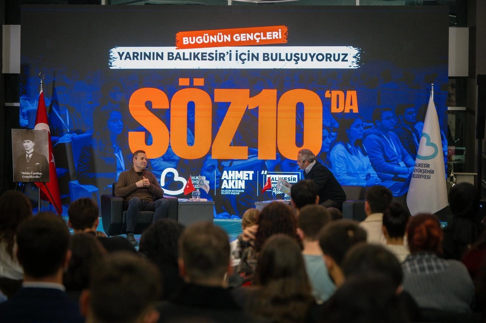 Başkan Akın gen&ccedil;lerle Balıkesir&rsquo;in yarını i&ccedil;in buluştu