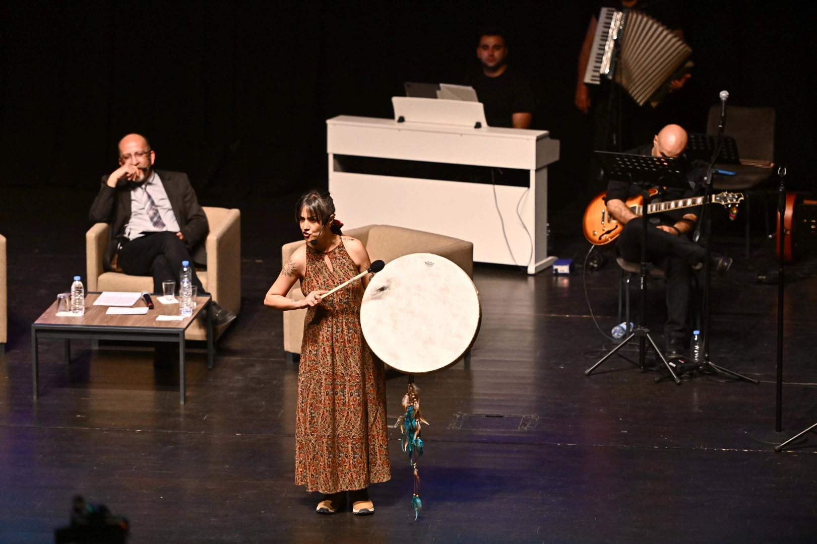 Muratpaşa&rsquo;da şiir ve m&uuml;zik dolu gece