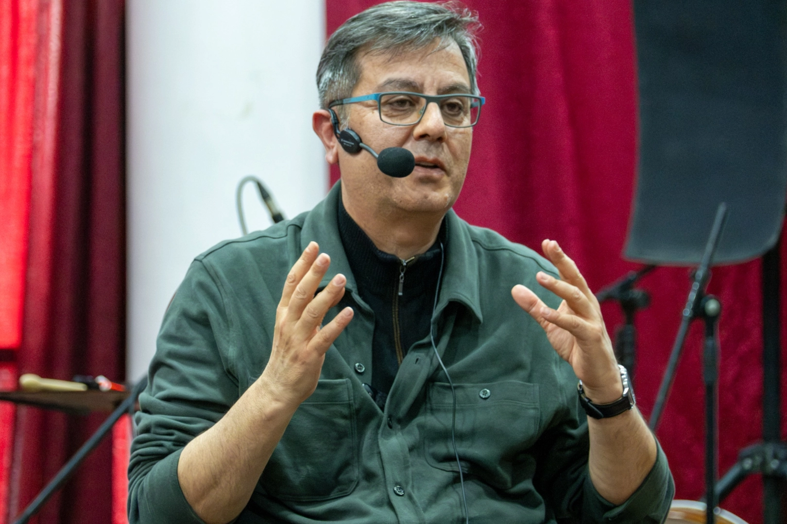 Manisa'da 'Ahmet B&uuml;ke' G&ouml;rdesli okurlarıyla buluştu