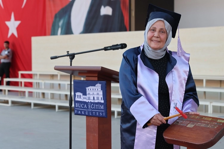 38 yıllık hayal birincilikle ta&ccedil;landı