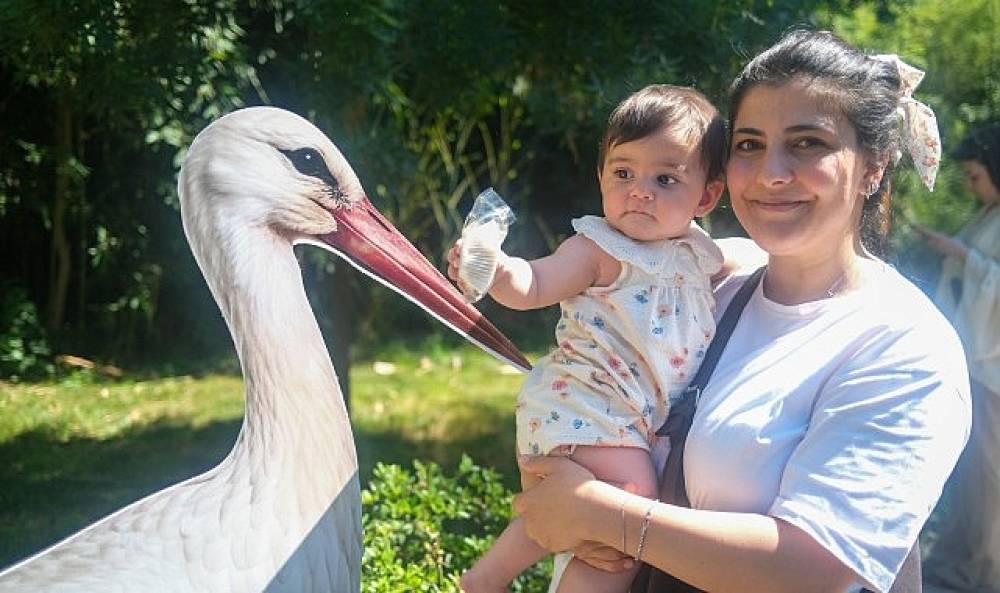 Ormanya'da yavru leylek Atlas'a s&uuml;rpriz kutlama