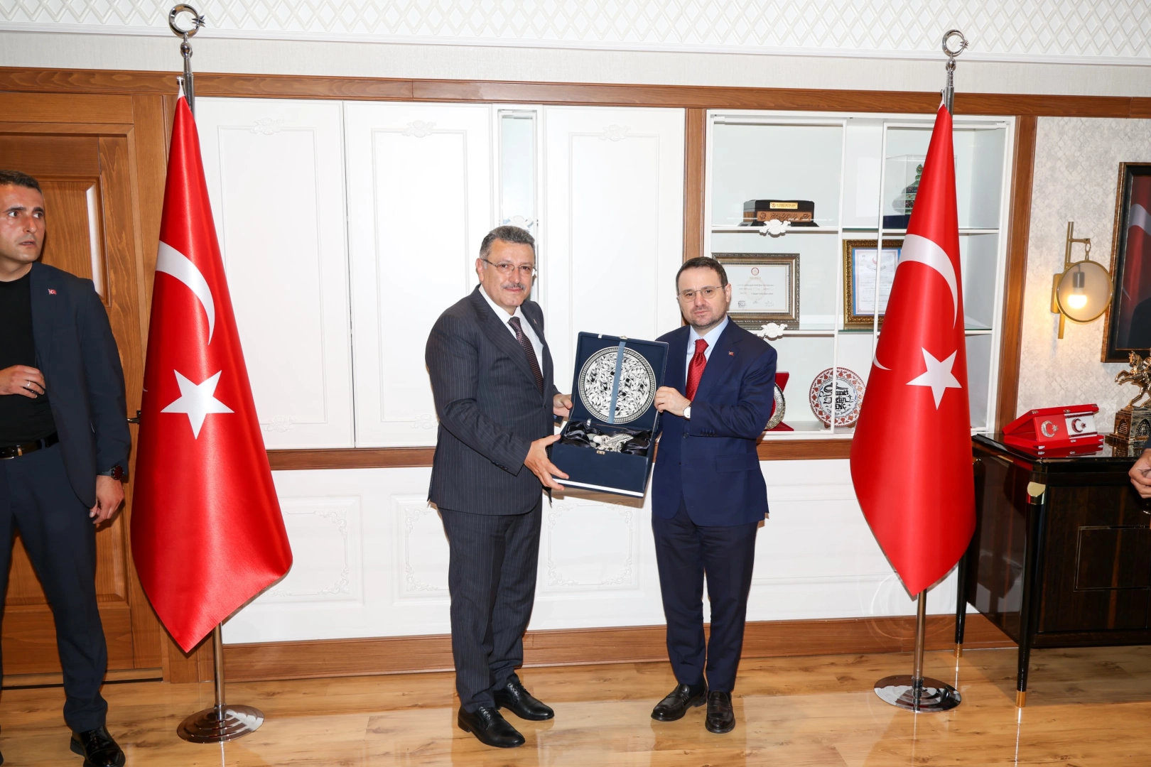 Adalet Bakanı G&uuml;rlek&rsquo;ten Trabzon B&uuml;y&uuml;kşehir&rsquo;e ziyaret