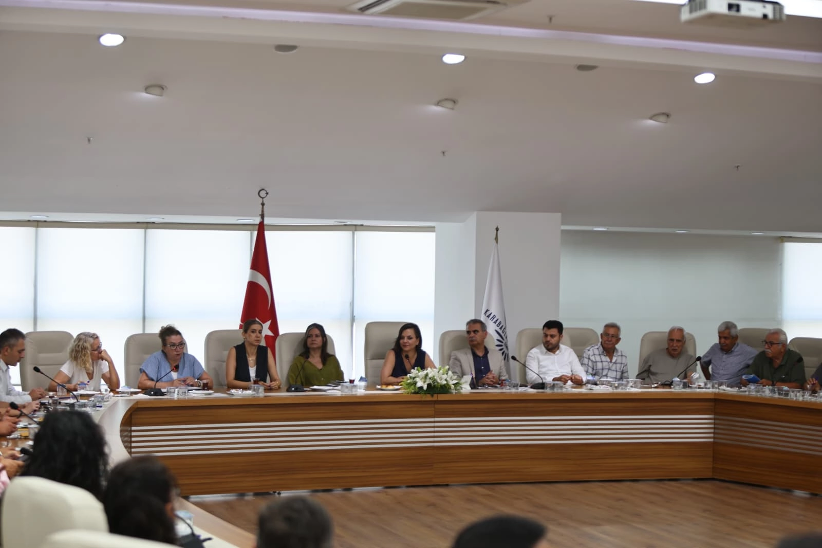 İzmir Karabağlar&rsquo;da esnafla g&uuml;&ccedil; birliği
