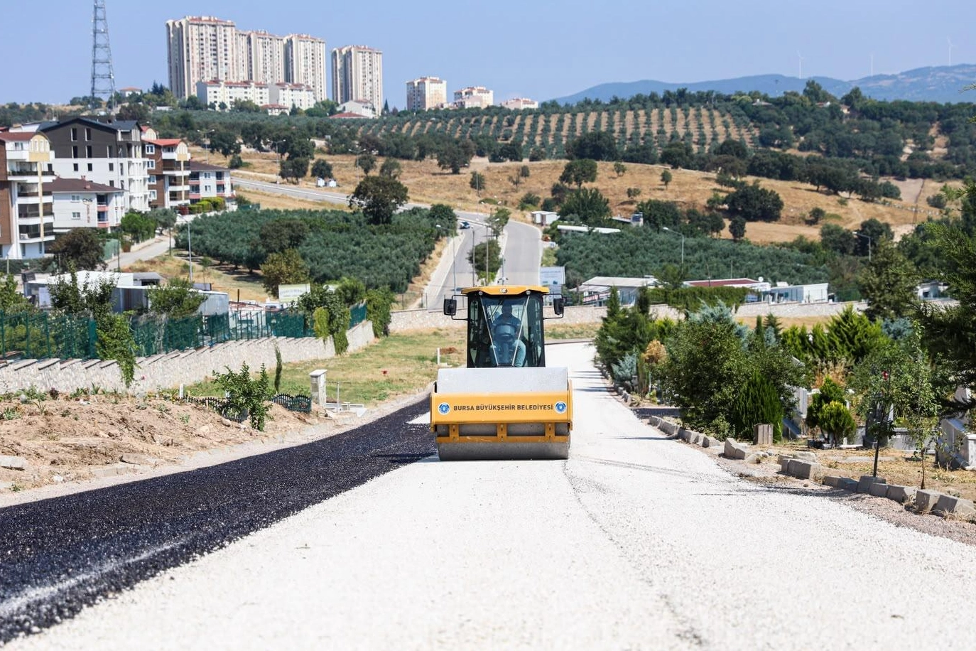 Bursa&rsquo;da mezarlık yolları yenileniyor