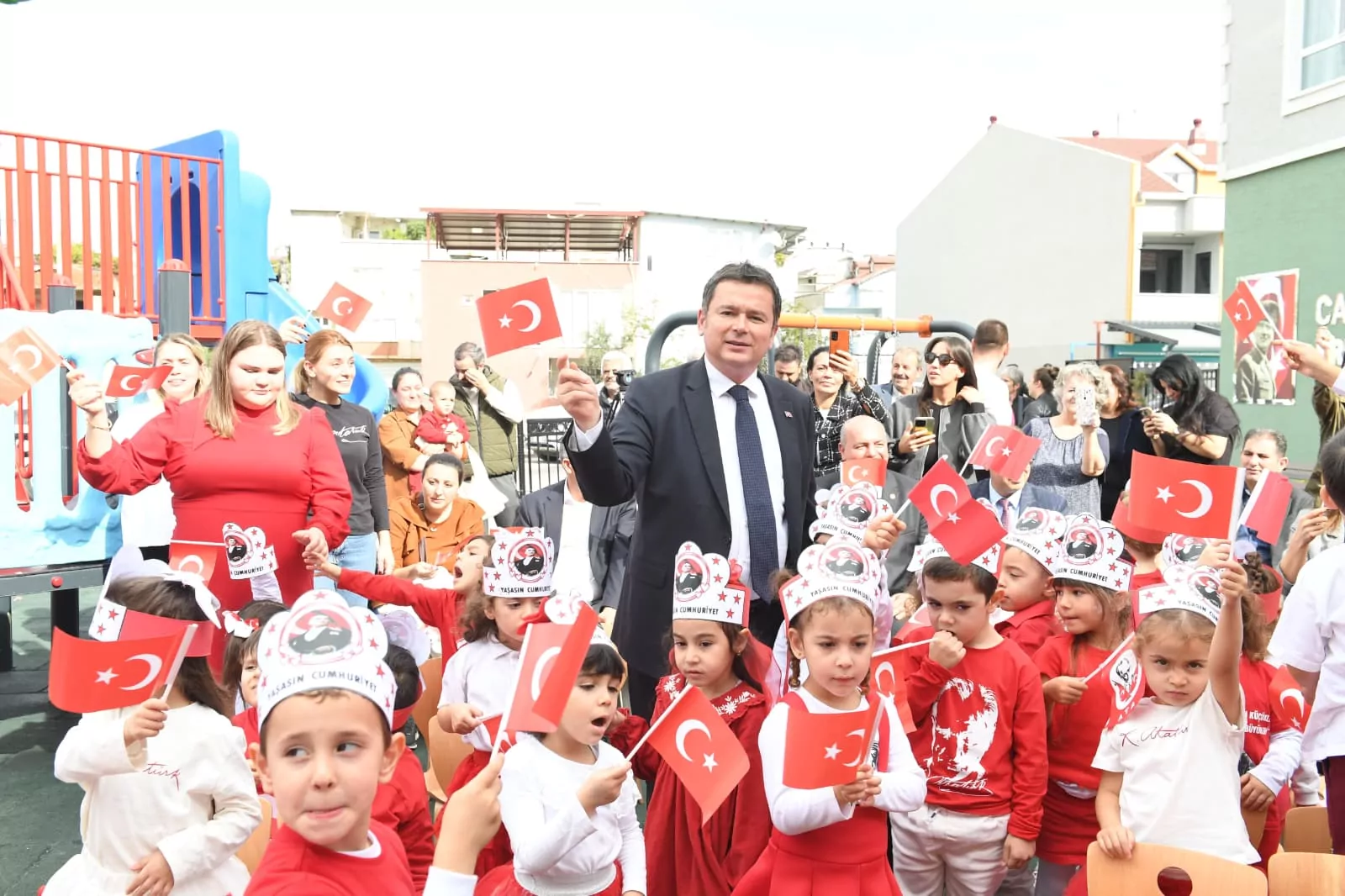 Bursa Osmangazi&rsquo;de dolu dolu Cumhuriyet coşkusu
