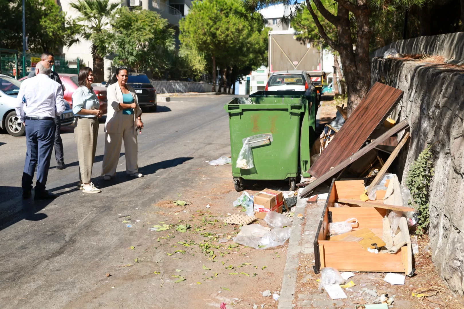Karabağlar&rsquo;da ka&ccedil;ak atıklarla m&uuml;cadele s&uuml;r&uuml;yor