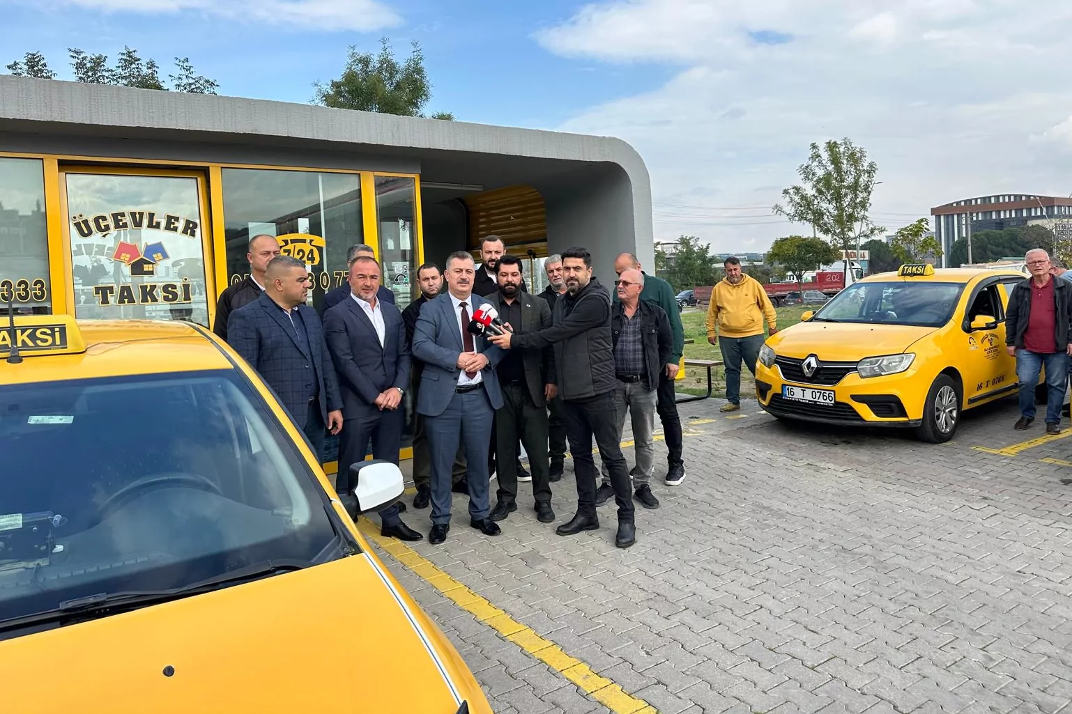 Anahtar Parti Bursa&rsquo;dan taksi esnafına destek...  Kuralsız taşımacılığa karşıyız