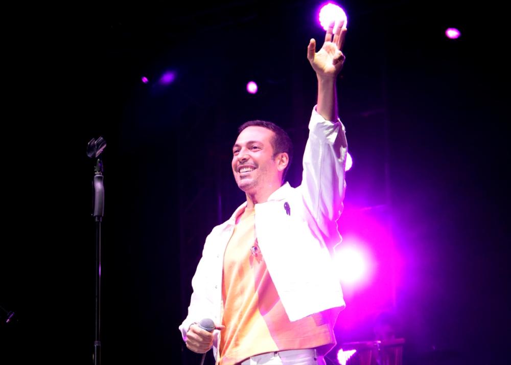 Şarkıcı Oğuzhan Koç, Mersin'de "8. Narenciye Festivali"nde konser verdi