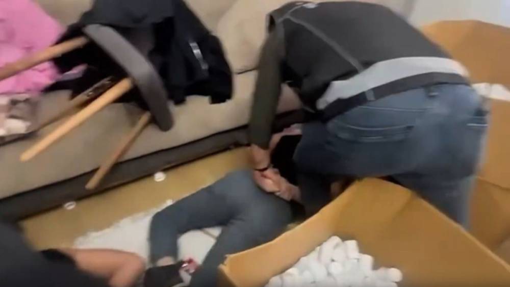 İstanbul ve İzmir&rsquo;de uyuşturucu operasyonu: 8 ş&uuml;pheli yakalandı  - Videolu Haber