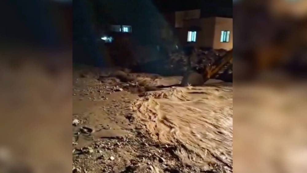 G&ouml;lbaşı&rsquo;nda etkili olan şiddetli yağış sele neden oldu  - Videolu Haber