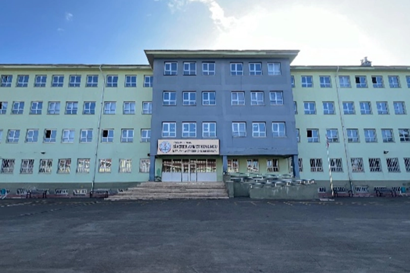 Siverek&rsquo;te lisede silahlı saldırı:16 yaralı