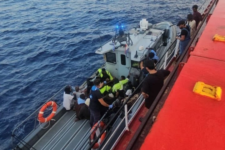T&uuml;rk bayraklı gemi 48 d&uuml;zensiz g&ouml;&ccedil;meni kurtardı