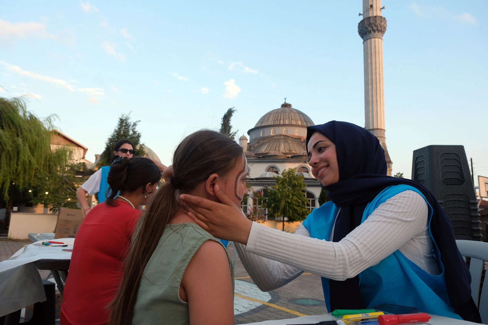 Sakarya'nın mahallelerinde Yenik&ouml;yl&uuml; &ccedil;ocuklar neşelendirildi