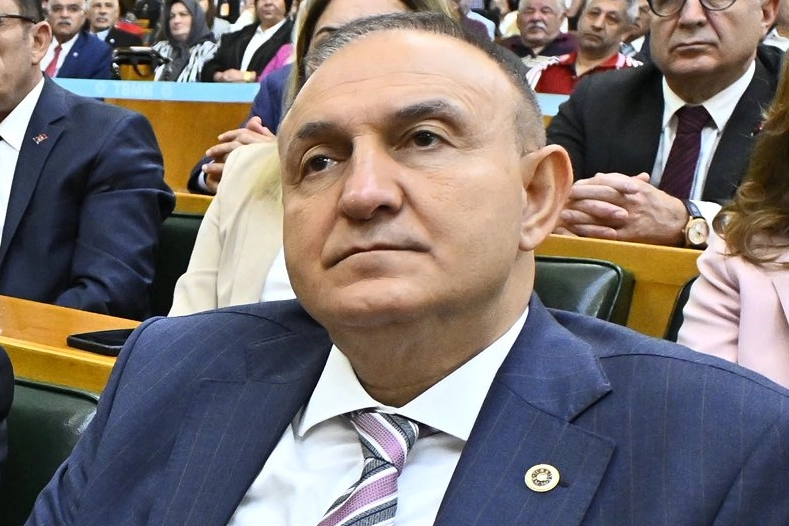 İYİ Parti&rsquo;de bir istifa daha! TBMM sandalyesi 27'ye d&uuml;şt&uuml;!