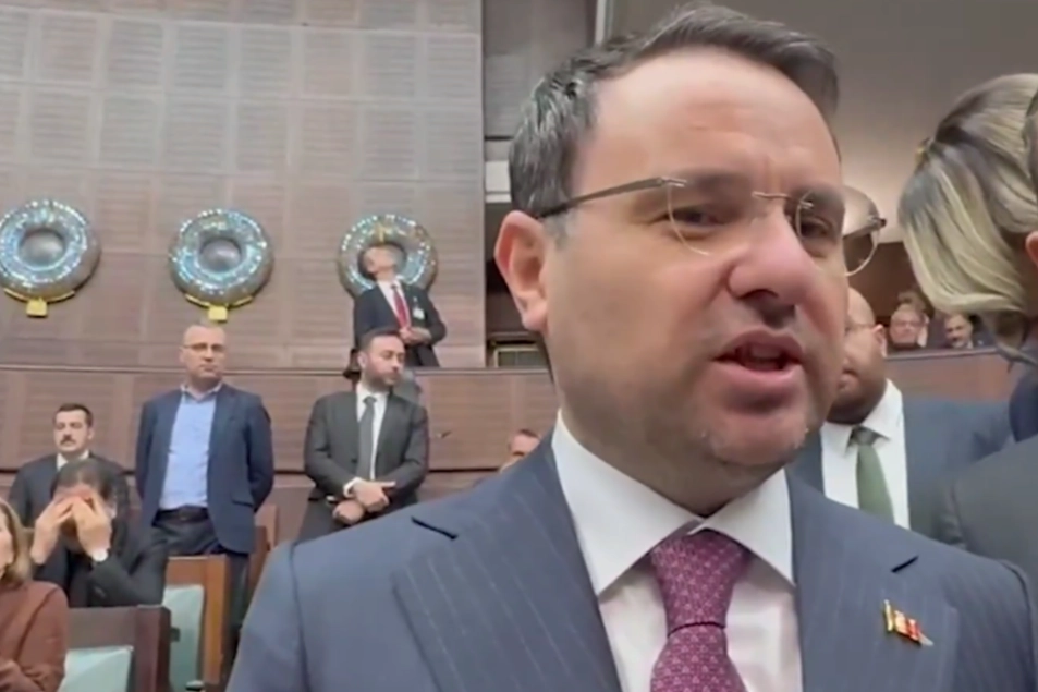 2026&rsquo;da 245 şahıs T&uuml;rkiye&rsquo;ye iade edildi... Bakan G&uuml;rlek: Hi&ccedil;bir &uuml;lke g&uuml;venli liman değil