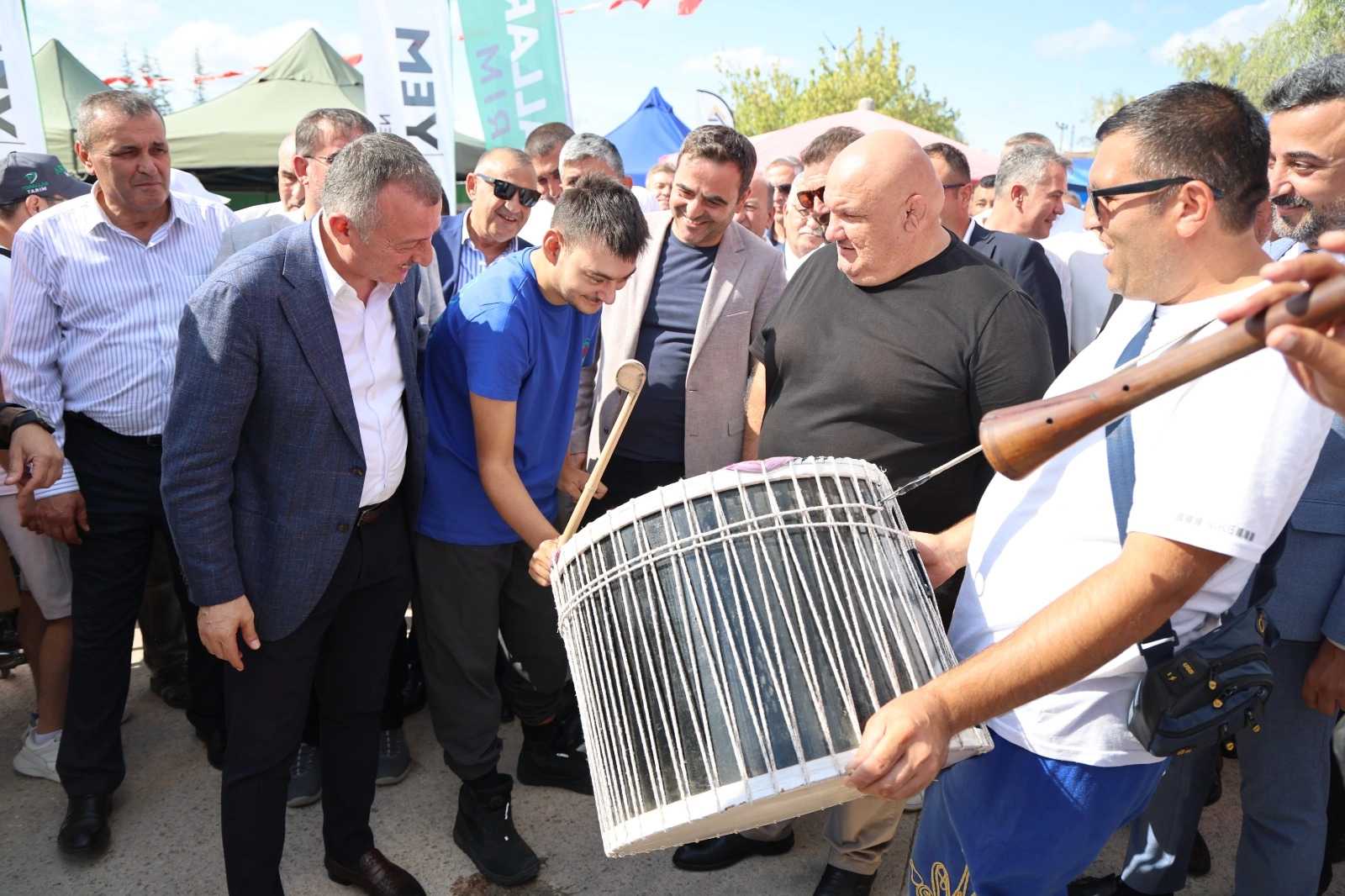 Kocaeli'de Başkan B&uuml;y&uuml;kakın, Karadenizlilerin coşkusuna ortak oldu