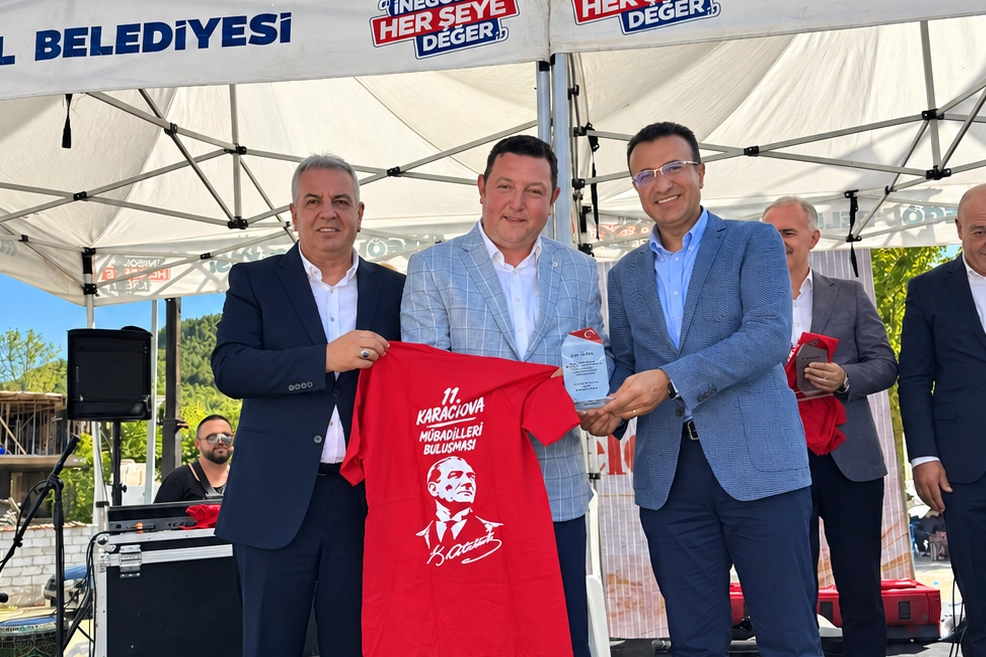 Karacaova M&uuml;badilleri 11. buluşmasında Recep Dural&rsquo;a teşekk&uuml;r plaketi