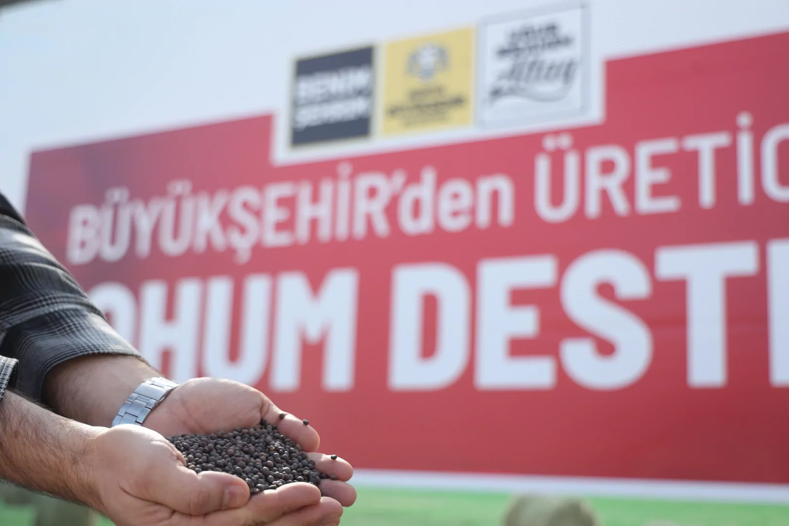 Konya B&uuml;y&uuml;kşehir &uuml;reticinin yanında olmayı s&uuml;rd&uuml;r&uuml;yor