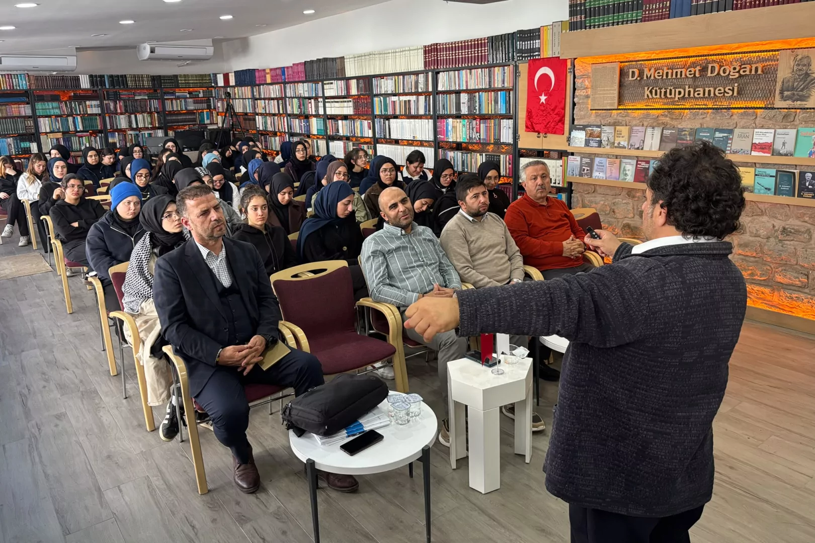 Konya Karatay'da 'Teneff&uuml;s Buluşmaları' s&uuml;r&uuml;yor
