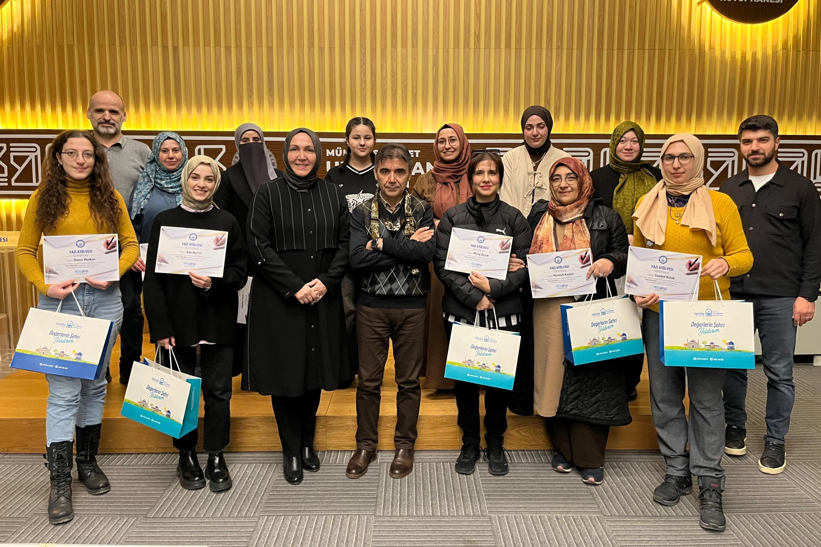 Bursa Yıldırım'da Yazı At&ouml;lyesi ilk mezunları verdi