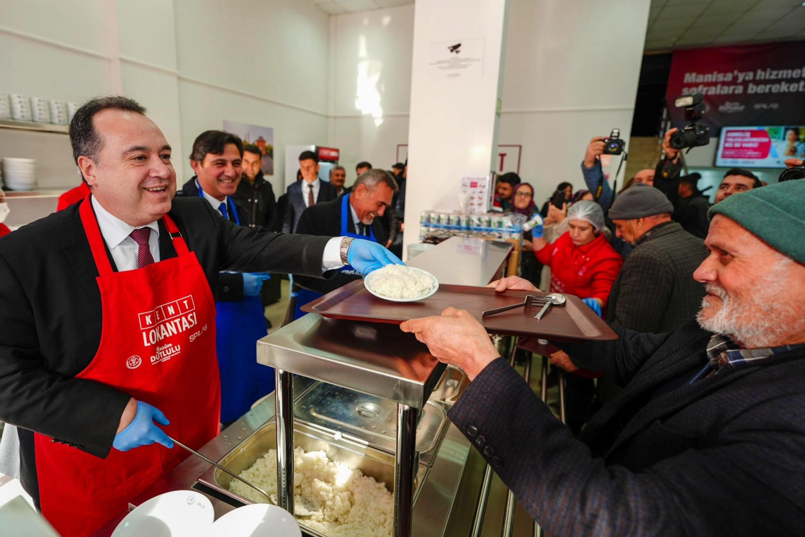Manisa'da&nbsp;Kent Lokantası, Halk Mandıra ve Halk Ekmek hizmete a&ccedil;ıldı