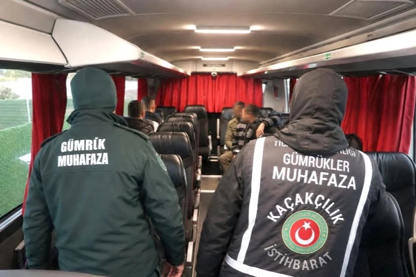 Bindikleri otob&uuml;s&uuml; şaşırınca... Avrupa yerine İpsala'ya geldiler!