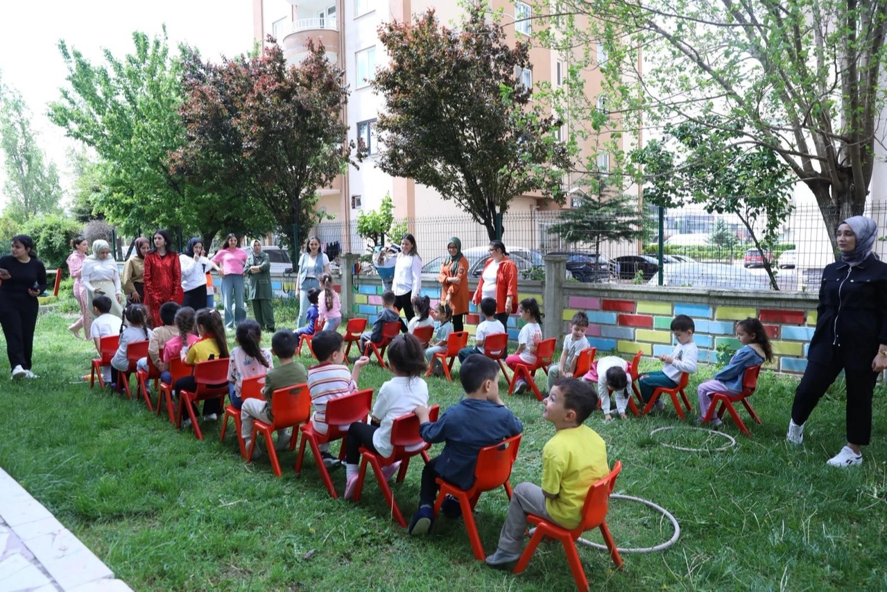 KAYMEK'ten &Ccedil;ocuk Bakım Elemanı kursu