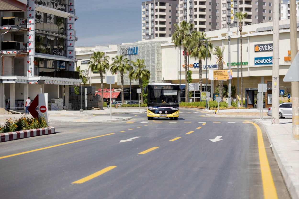 Mersin Tarsus&rsquo;ta kavşaklar yenileniyor