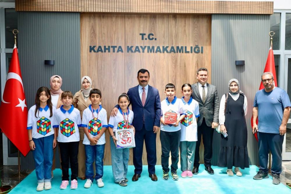 Akıl ve Zeka oyunlarında derece elde eden &ouml;ğrencilerden Kaymakam Soysal&rsquo;a ziyaret 