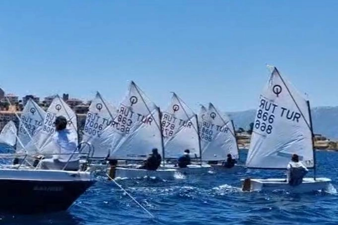 Sahil G&uuml;venlik Kupası i&ccedil;in yelkenler Fo&ccedil;a'da şişti