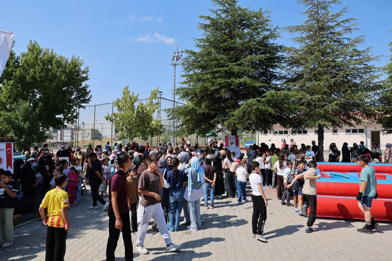 Kayseri B&uuml;y&uuml;kşehir'in yaz Kur'an Kursu'na anlamlı final
