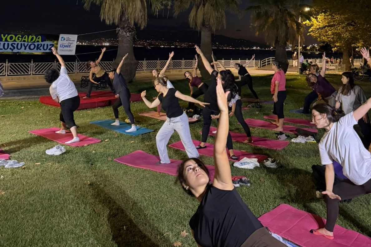 &ldquo;Nefes Al İzmit &rdquo;yoga programı Plaj Yolu&rsquo;nda ger&ccedil;ekleştirildi