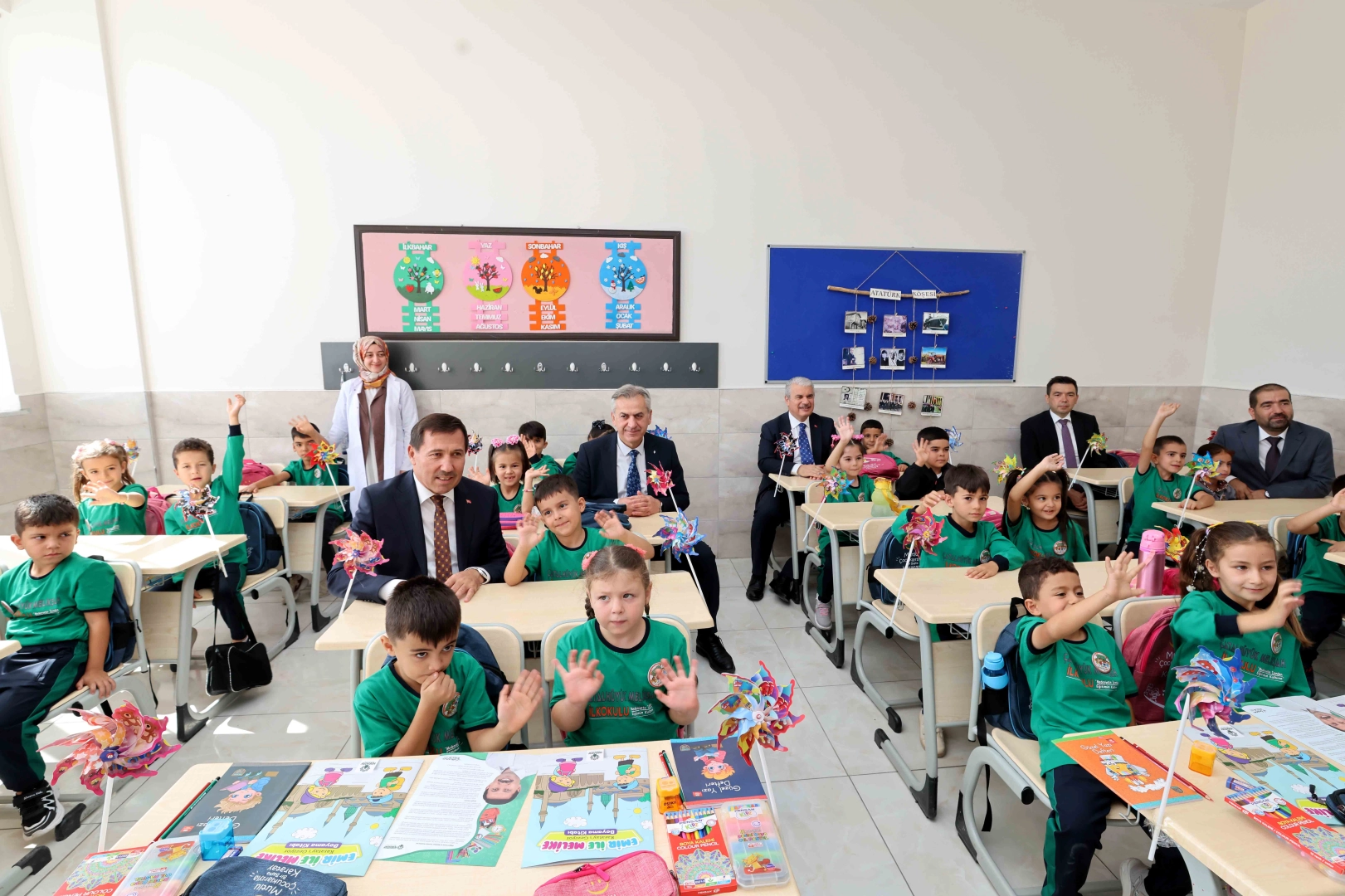 Konya'da Vali Akın ve Başkan Kılca &ouml;ğrencilerle buluştu