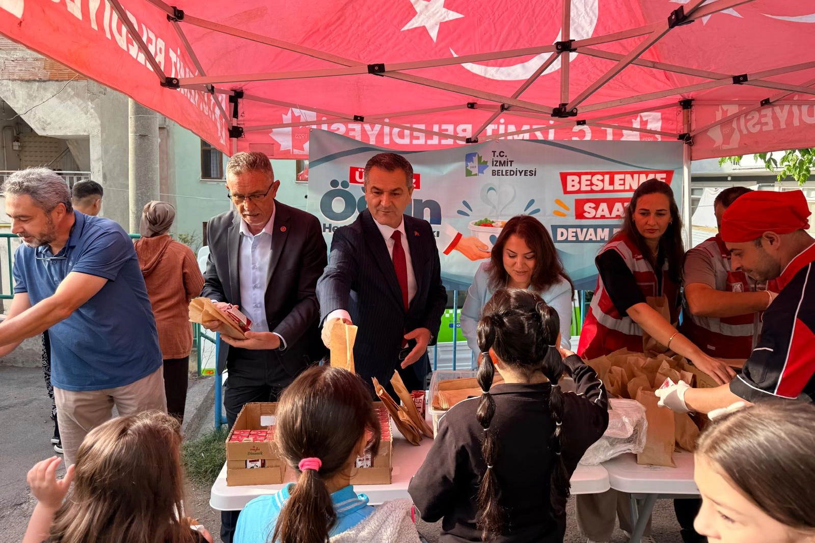 Kocaeli İzmit&rsquo;te Beslenme Saati Projesi &uuml;&ccedil; okulda devam etti