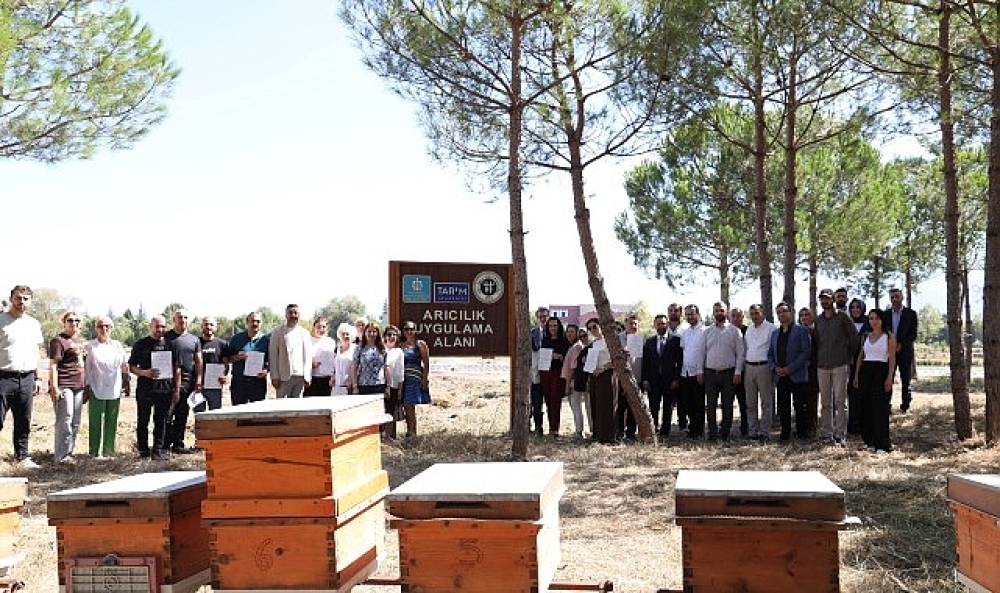 Tarım Akademisi'nde emekler sertifikayla ta&ccedil;landı