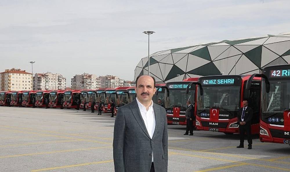 Başkan Altay Konya'daki &Uuml;niversitelere İlk Kez Kayıt Yaptıran &Ouml;ğrencilerin Bu Yıl da Toplu Ulaşımı 7 G&uuml;n &Uuml;cretsiz Kullanabileceğini A&ccedil;ıkladı