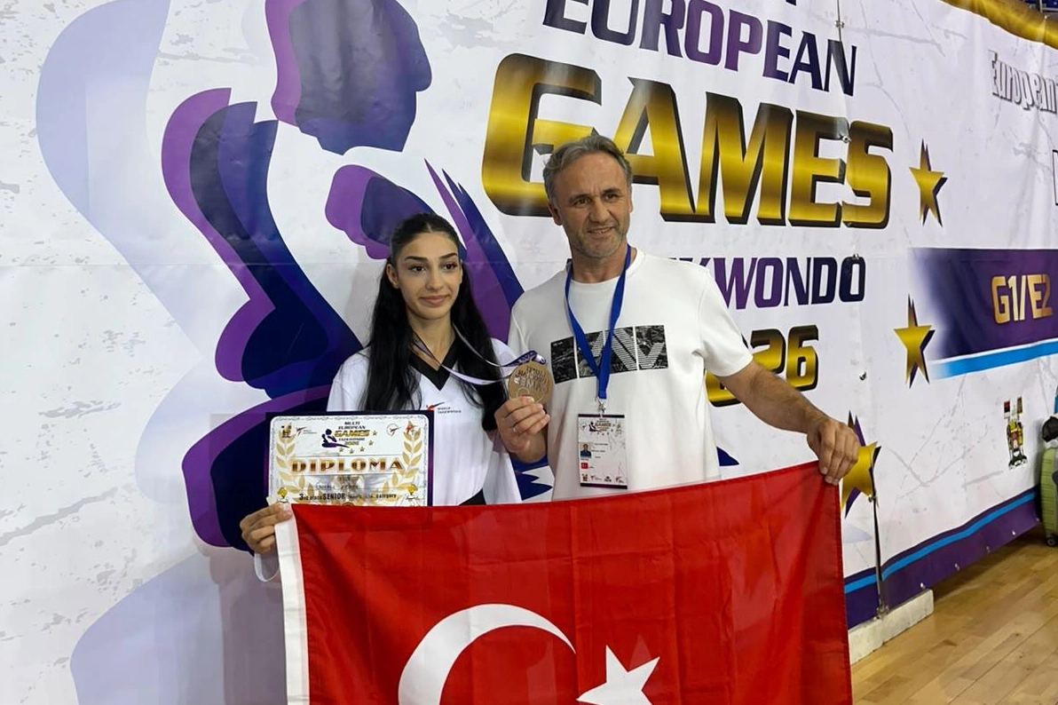 İzmirli tekvandoculardan Avrupa&rsquo;da &uuml;&ccedil; madalya