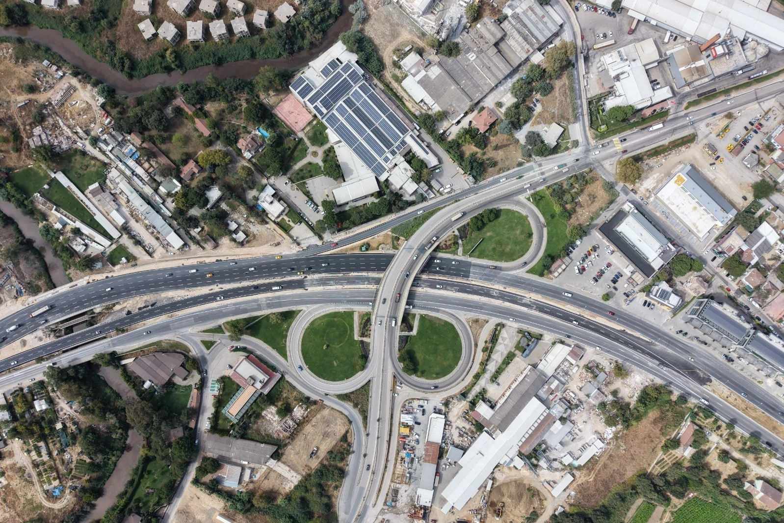 Başkan Vekili Biba s&ouml;z&uuml;n&uuml; tuttu... Ge&ccedil;it K&ouml;pr&uuml;s&uuml; &ccedil;ift y&ouml;nl&uuml; trafiğe a&ccedil;ıldı
