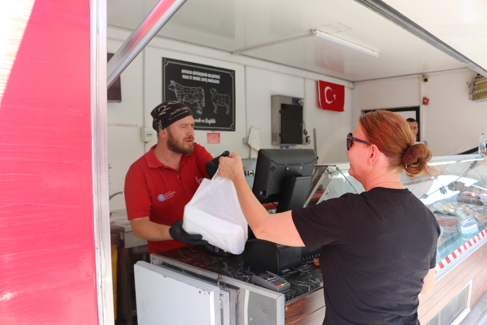 Antalya&rsquo;da Halk Et Mobil Tırı il&ccedil;elerde yoğun ilgi g&ouml;r&uuml;yor