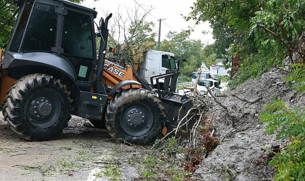 Osmangazi Belediyesi'nden Toprak Kaymasına Hızlı M&uuml;dahale