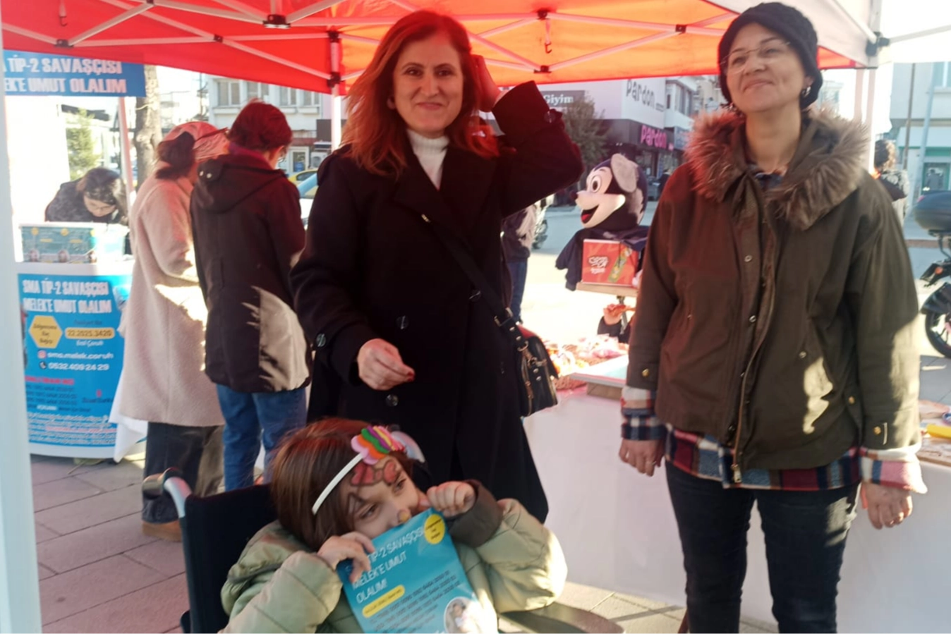 Edirne Keşan'da g&ouml;n&uuml;ll&uuml; &ouml;ğretmenlerden SMA hastası Melek'e destek